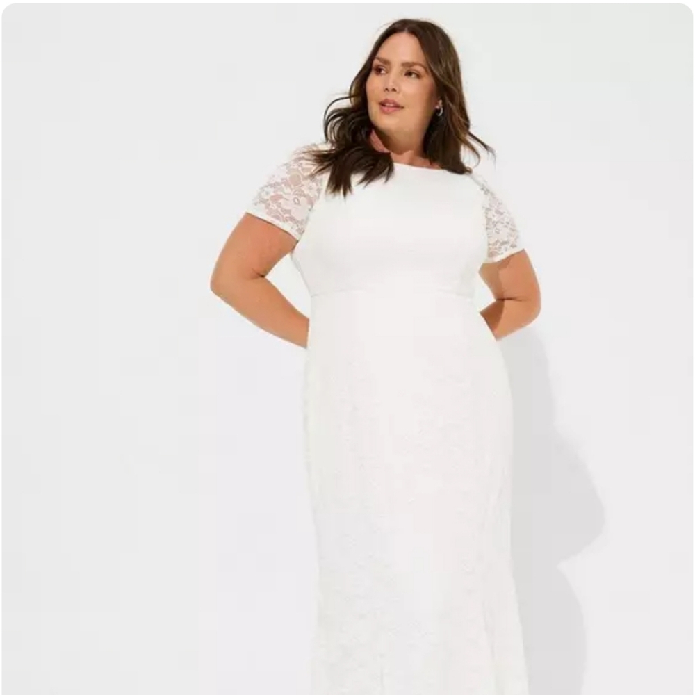 Elegant White Lace Wedding Dress